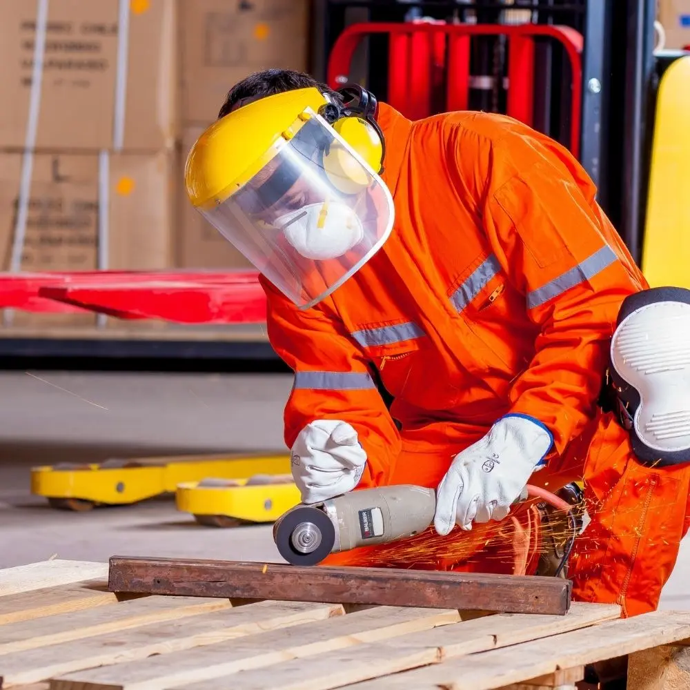 Tehli̇keli̇ Ve Çok Tehli̇keli̇ İşlerde İş Güvenli̇ği̇ Ve İşçi̇ Sağliği Eği̇ti̇mi̇ Uzmanlık Eğitimi